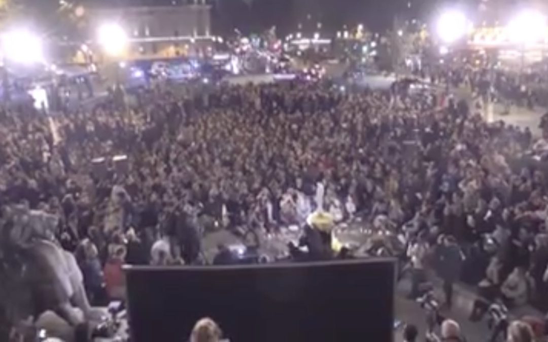 Des milliers de jeunes autour de Notre Dame de France